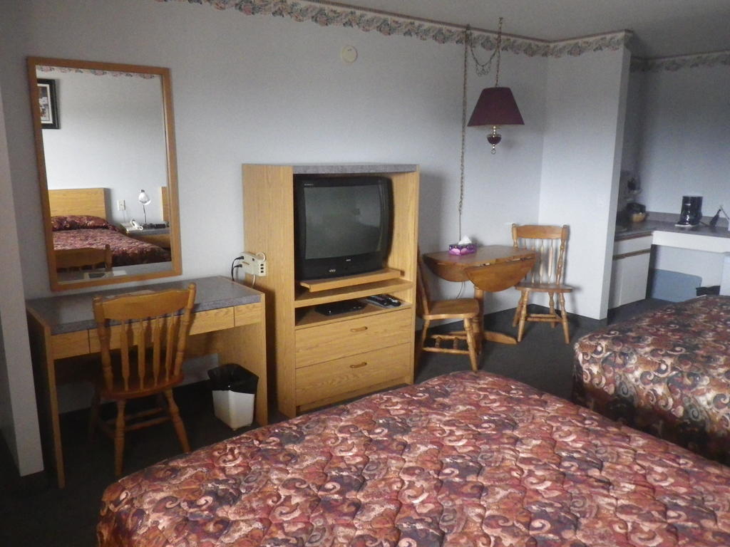 Alcan Motor Inn Гейнс-Джанкшен Номер фото