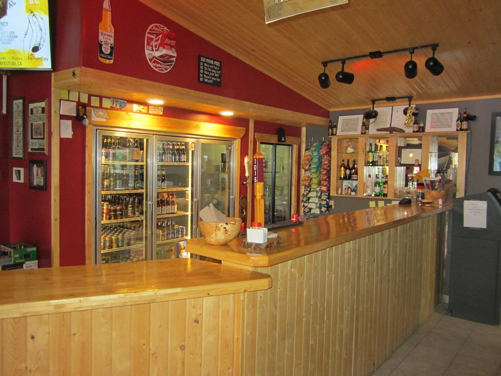 Alcan Motor Inn Гейнс-Джанкшен Екстер'єр фото